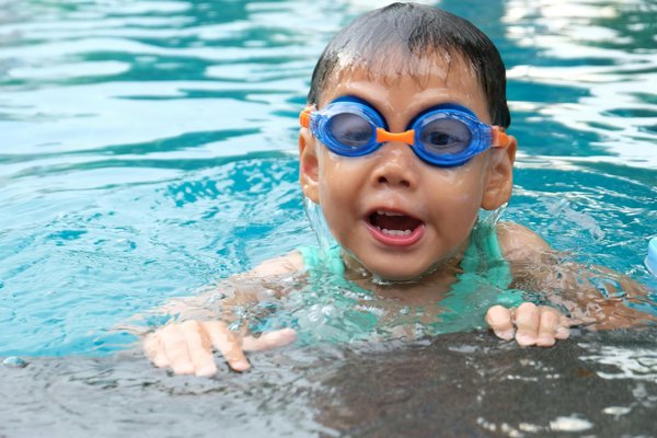 Lunettes piscine enfant : protection et confort à chaque plongée !